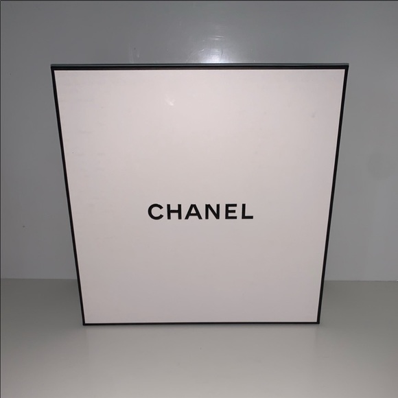 CHANEL Makeup Bag And Lipstick Set NEW - Picture 4 of 8